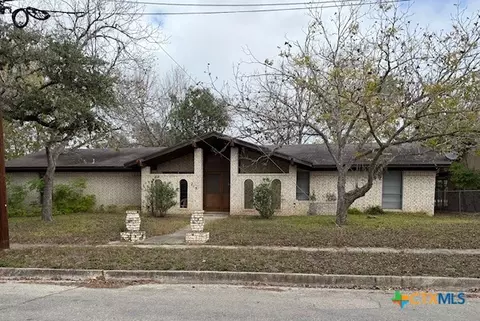 215 Price St, Yoakum, TX 77995