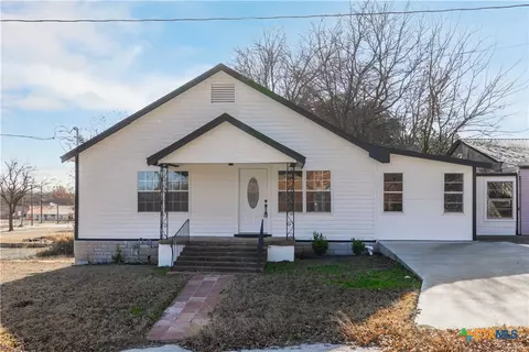 104 E Whitney St, Hamilton, TX 76531