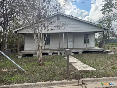 507 King St, Cuero, TX 77954