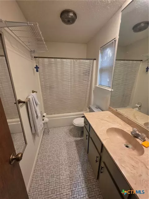 Bath - 1611 E Messick Loop, Round Rock, TX 78681 photo 1 of 3