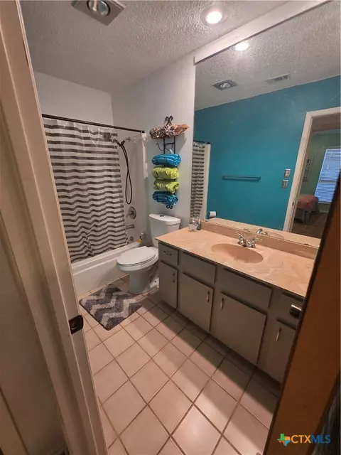 Bath - 1611 E Messick Loop, Round Rock, TX 78681 photo 2 of 3