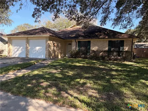 108 Queenswood Trl, Victoria, TX 77901