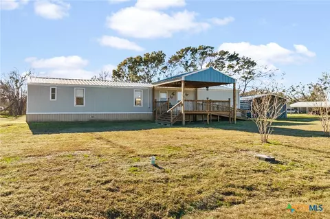 705 Peabody St, Edna, TX 77957