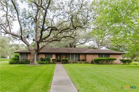 1209 Moss Ln, Cuero, TX 77954