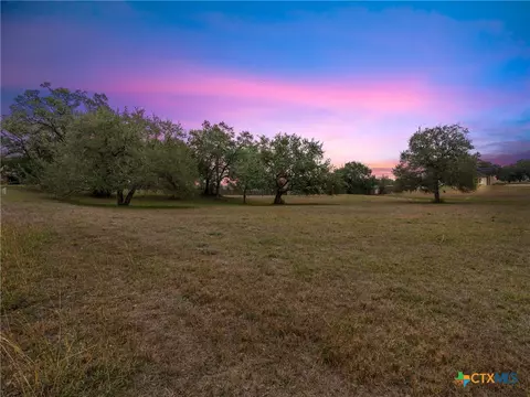 101 103 Pin Oak Cir, Cuero, TX 77954