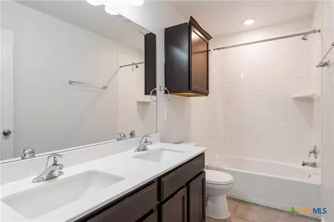 Bath - 1129 Ibis Falls Loop, Jarrell, TX 76537 photo 3 of 3
