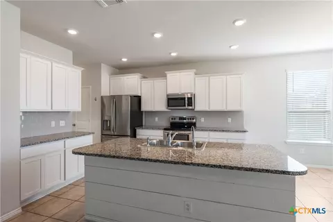 Kitchen - 1129 Ibis Falls Loop, Jarrell, TX 76537 photo 2 of 3