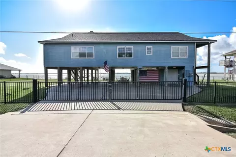 1504 W Bayshore Dr, Palacios, TX 77465