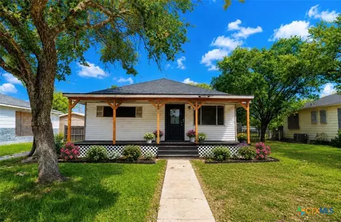 633 Tutt Ave, Taft, TX 78390