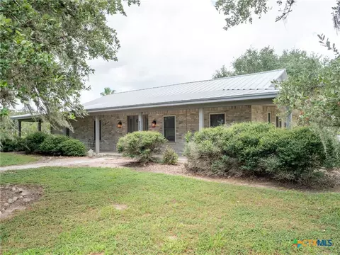 1371 Fannin Oaks Dr, Victoria, TX 77905