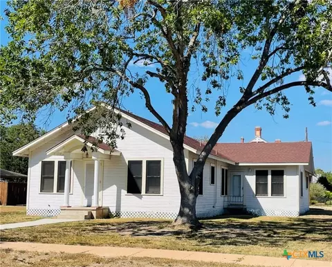 302 W French St, Cuero, TX 77954