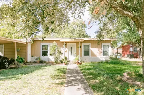 1404 E Warren Ave, Victoria, TX 77901