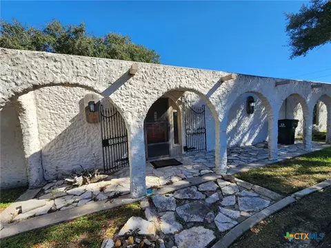 112 Stratford St, Victoria, TX 77905