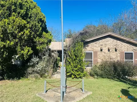 403 Cottonwood Dr, Copperas Cove, TX 76522