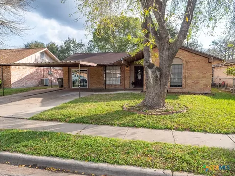 3303 Flamingo Dr, Victoria, TX 77901