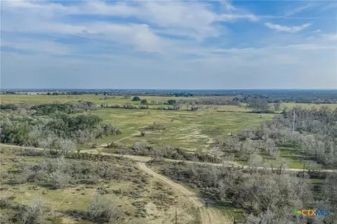 1144 Treetop Ln, Luling, TX 78648