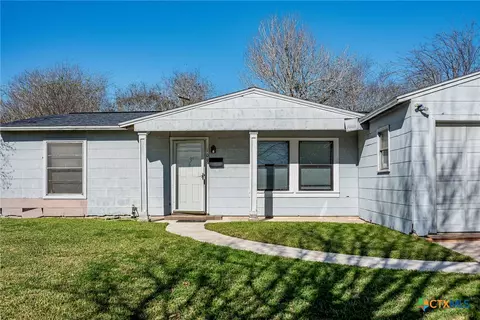 109 Massanet St, Port Lavaca, TX 77979