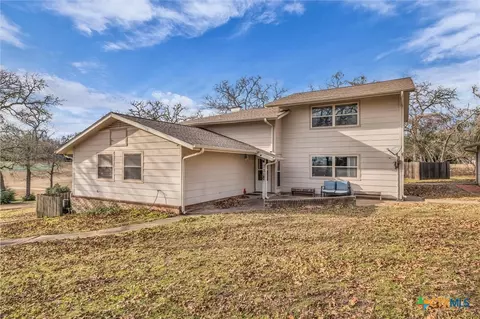 33 Fairway Dr, Hilltop Lakes, TX 77871