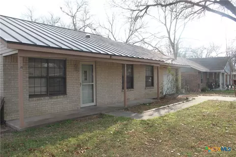 1504 Lakeview Dr, Lockhart, TX 78644