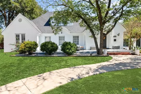 445 N Wall St, Belton, TX 76513