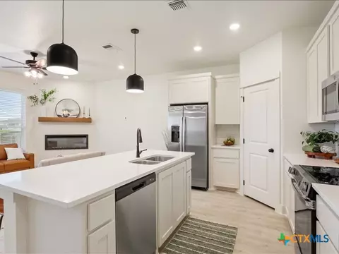 8618 Glade Dr, Temple, TX 76502