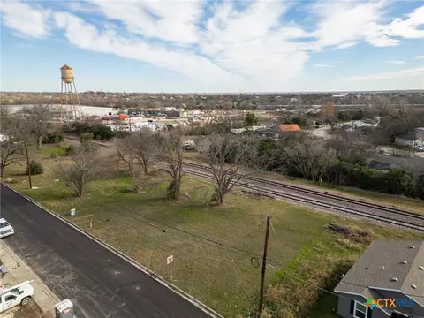 1215 S 12th St, Temple, TX 76504