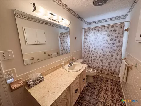 Bath - 137 Fm 774, Refugio, TX 78377 photo 1 of 3