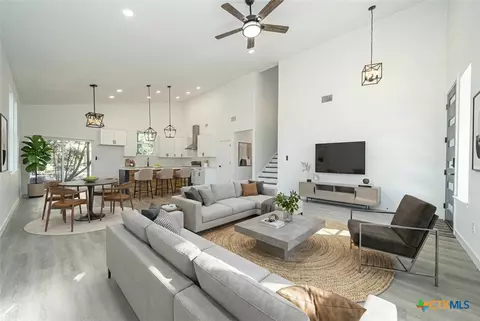 4 Huisache Ln, Wimberley, TX 78676