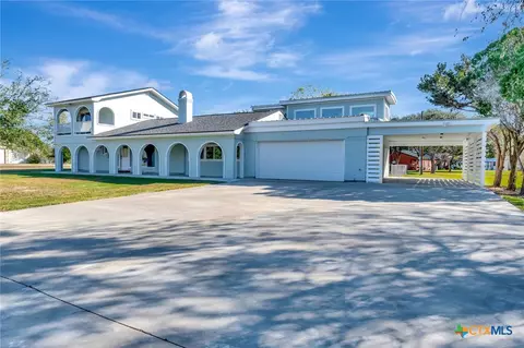 445 Lakeshore Dr, Victoria, TX 77905