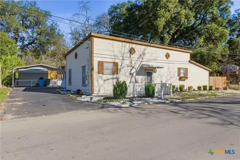 332 W Klein St, Seguin, TX 78155
