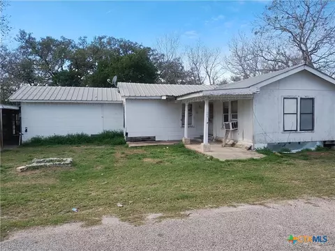 268 N Burke St, Goliad, TX 77963