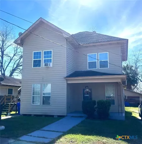 404 Nelson St, Yoakum, TX 77995