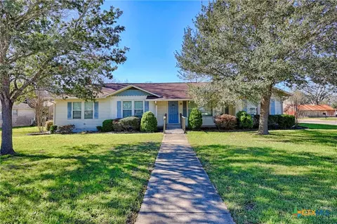 122 Ave E, Shiner, TX 77984