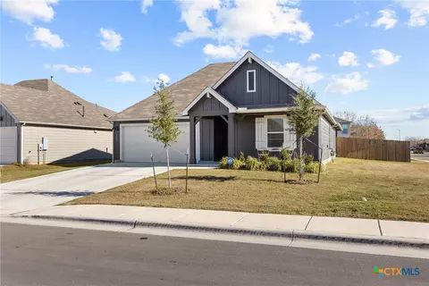 302 N Richland Dr, Lockhart, TX 78644