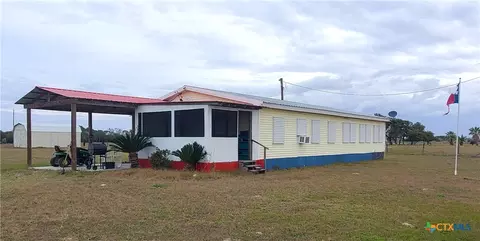 95 Kellie Ln, Seadrift, TX 77983