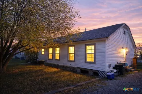 120 Haviland St, Port Lavaca, TX 77979