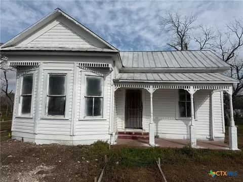 316 W Seideman St, Seguin, TX 78155
