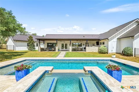 338 Morning Dew Dr, Round Mountain, TX 78663