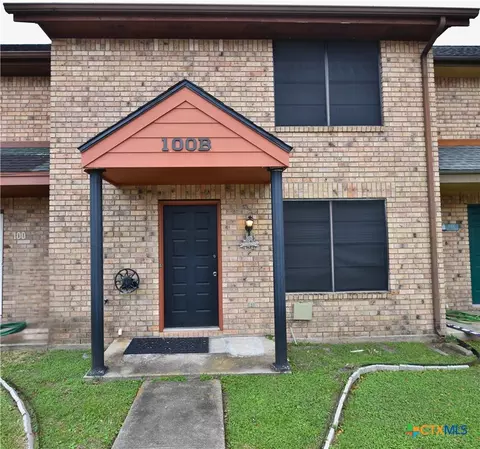 100 Seascape Dr #B, Port Lavaca, TX 77979