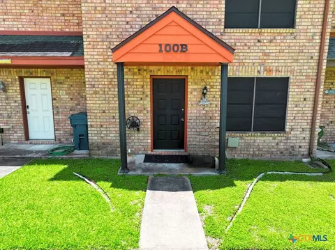 100 Seascape Dr #B, Port Lavaca, TX 77979
