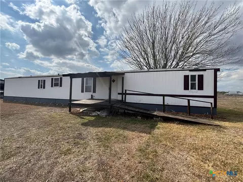 160 Kickapoo Trl, Seguin, TX 78155