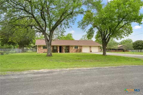 130 Elm St, Flatonia, TX 78941