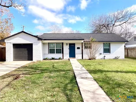 1604 Crockett Ave, Victoria, TX 77901