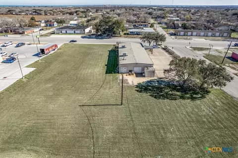 1327 W Austin St, Port Lavaca, TX 77979