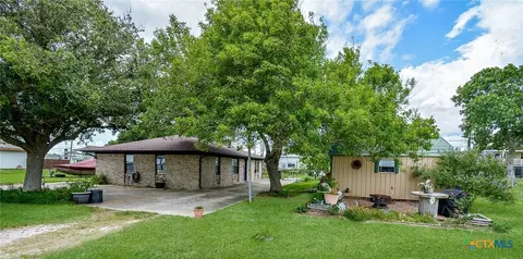 1495 W Bayshore Dr, Palacios, TX 77465