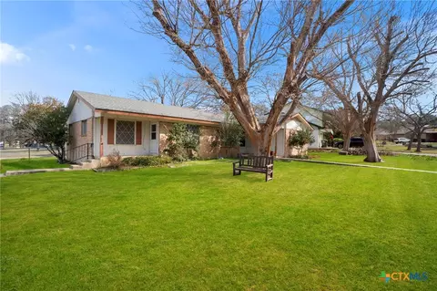 318 Craddock Ave, San Marcos, TX 78666