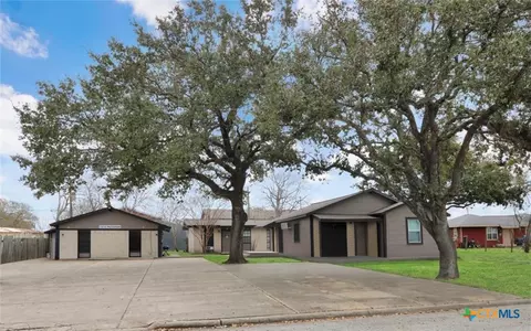1916 Holloman Dr, Port Lavaca, TX 77979