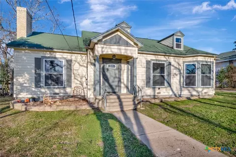1103 Hopkins St, Yoakum, TX 77995