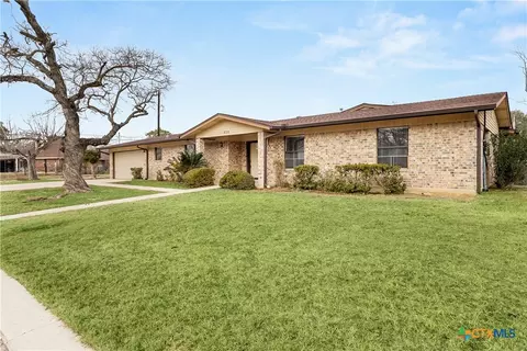 610 Creek Dr, New Braunfels, TX 78130