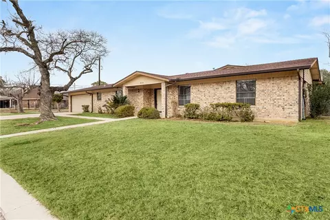 610 Creek Dr, New Braunfels, TX 78130